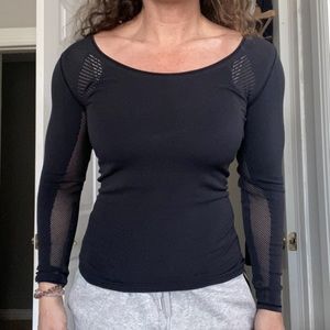 Black Lululemon top